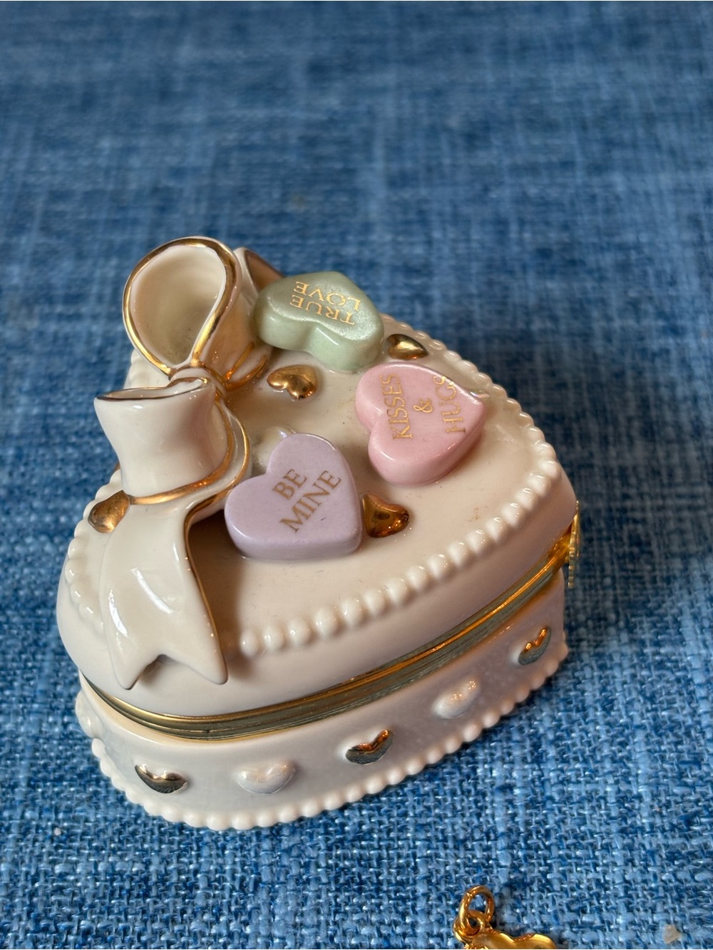 LENOX LOVING HEARTS TREASURE BOX  with Charm hinged jewelry box Valentines Day - Picture 5 of 8